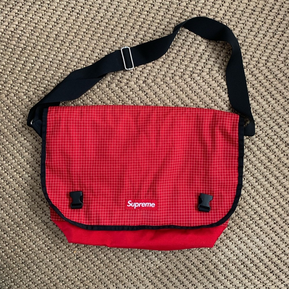 Supreme Grid Red Messenger Bag 💼